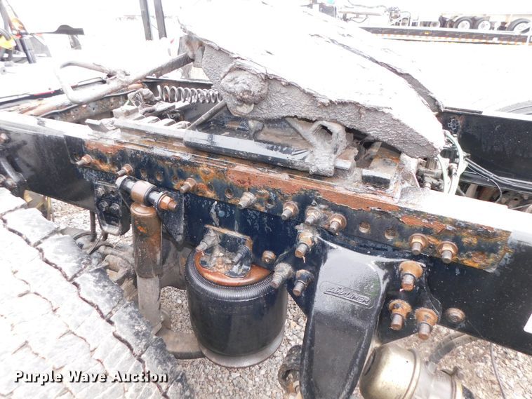 image for item DJ5926 2013 Freightliner Cascadia 125  semi truck