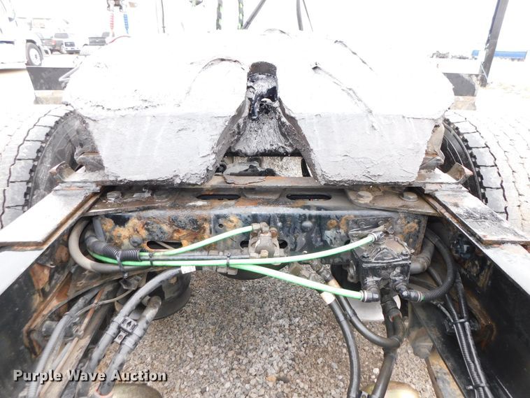 image for item DJ5926 2013 Freightliner Cascadia 125  semi truck