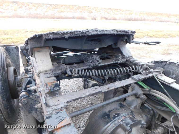 image for item DJ5926 2013 Freightliner Cascadia 125  semi truck