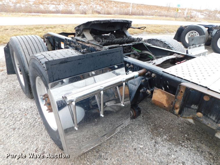 image for item DJ5926 2013 Freightliner Cascadia 125  semi truck