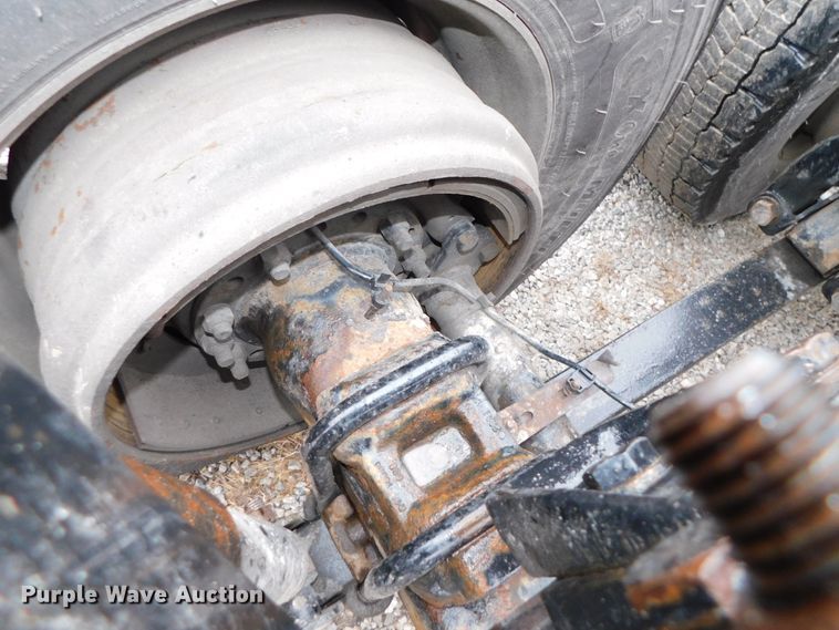 image for item DJ5926 2013 Freightliner Cascadia 125  semi truck