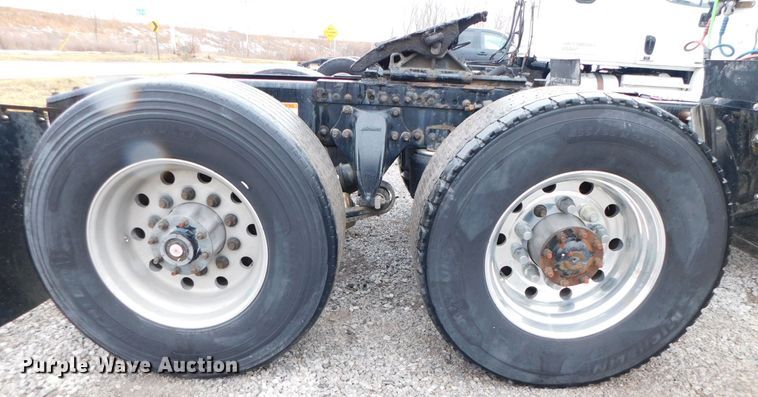 image for item DJ5926 2013 Freightliner Cascadia 125  semi truck