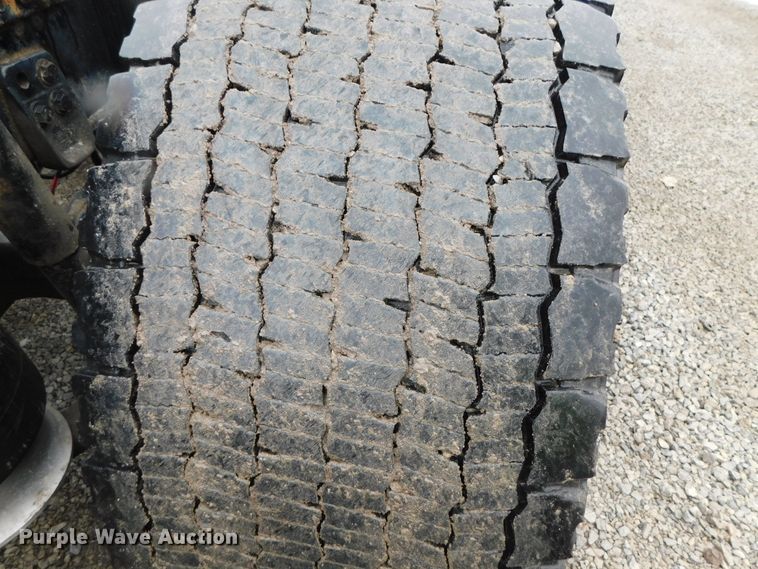 image for item DJ5926 2013 Freightliner Cascadia 125  semi truck