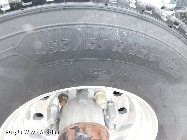 image for item DJ5926 2013 Freightliner Cascadia 125  semi truck