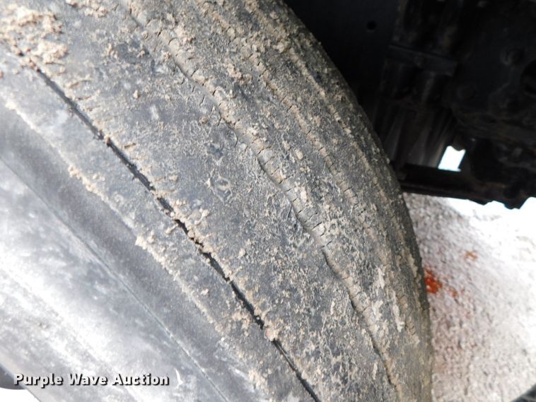 image for item DJ5926 2013 Freightliner Cascadia 125  semi truck