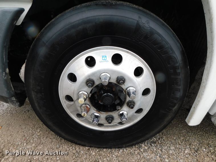 image for item DJ5926 2013 Freightliner Cascadia 125  semi truck