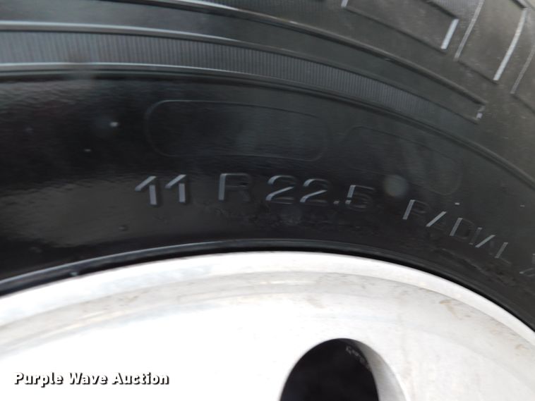 image for item DJ5926 2013 Freightliner Cascadia 125  semi truck