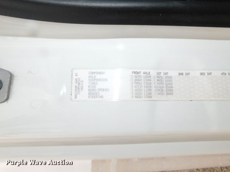 image for item DJ5926 2013 Freightliner Cascadia 125  semi truck