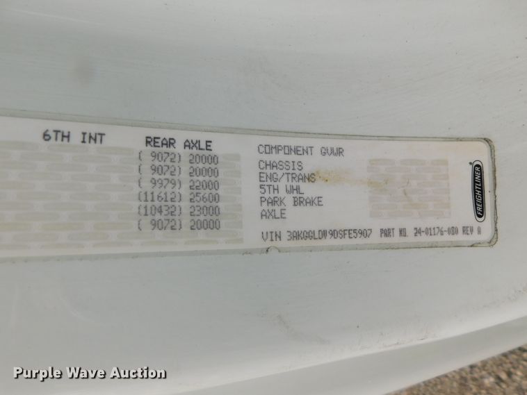 image for item DJ5926 2013 Freightliner Cascadia 125  semi truck