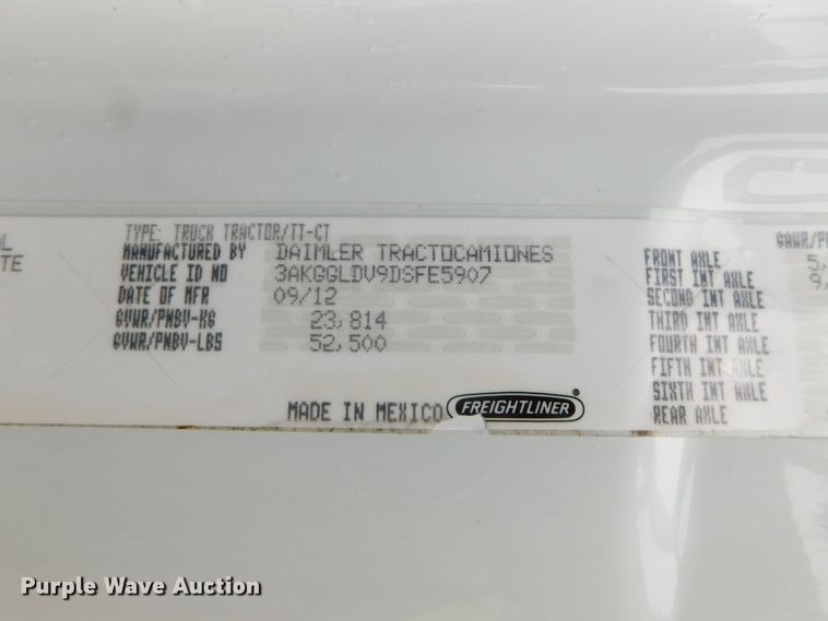 image for item DJ5926 2013 Freightliner Cascadia 125  semi truck