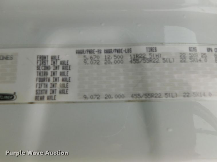 image for item DJ5926 2013 Freightliner Cascadia 125  semi truck