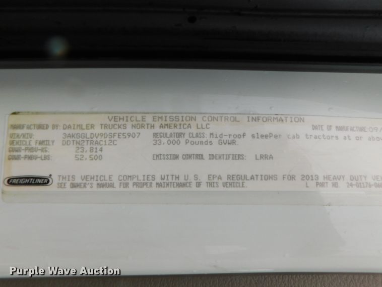 image for item DJ5926 2013 Freightliner Cascadia 125  semi truck