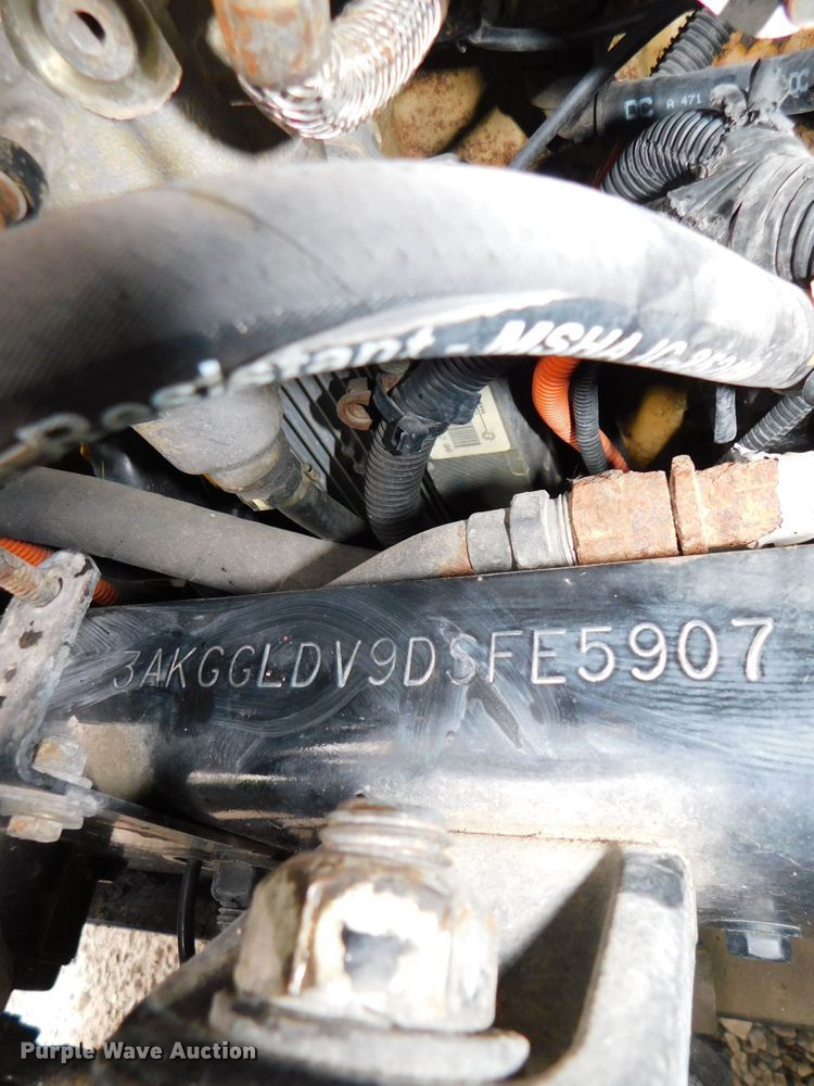 image for item DJ5926 2013 Freightliner Cascadia 125  semi truck