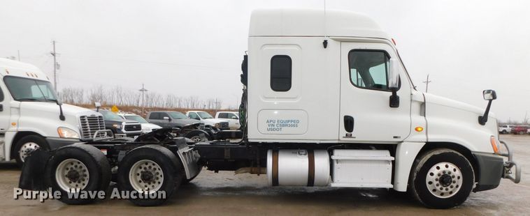 image for item DJ5927 2012 Freightliner Cascadia 125  semi truck