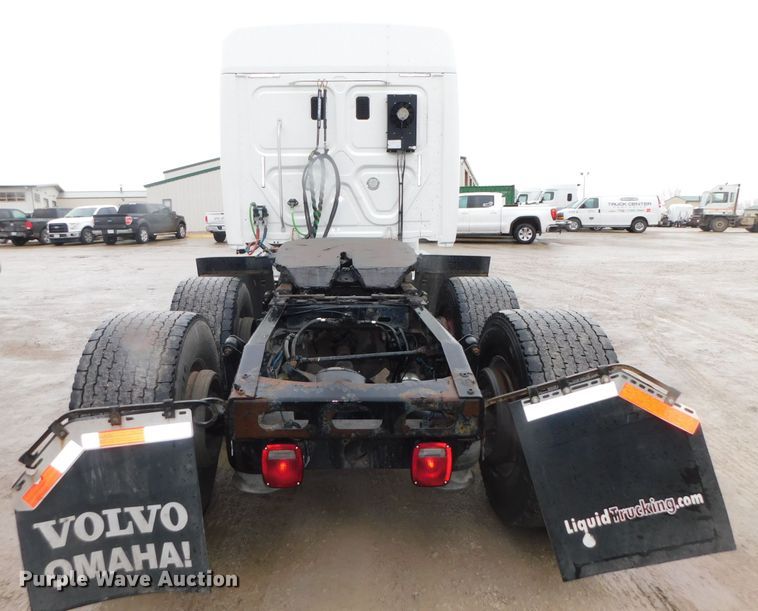 image for item DJ5927 2012 Freightliner Cascadia 125  semi truck