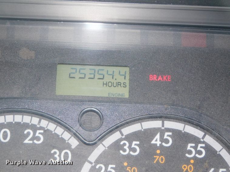 image for item DJ5927 2012 Freightliner Cascadia 125  semi truck