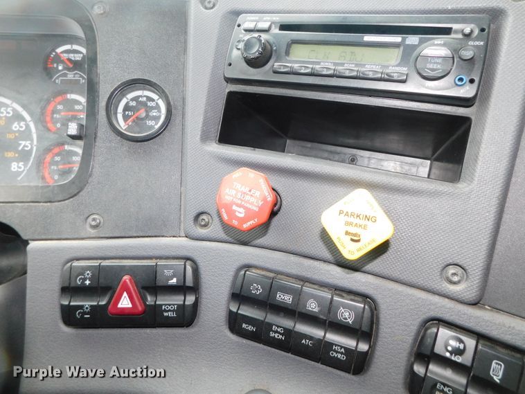 image for item DJ5927 2012 Freightliner Cascadia 125  semi truck