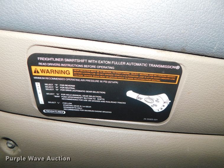 image for item DJ5927 2012 Freightliner Cascadia 125  semi truck