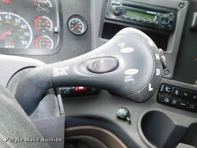 image for item DJ5927 2012 Freightliner Cascadia 125  semi truck