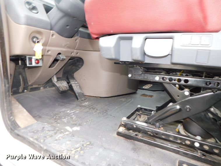 image for item DJ5927 2012 Freightliner Cascadia 125  semi truck