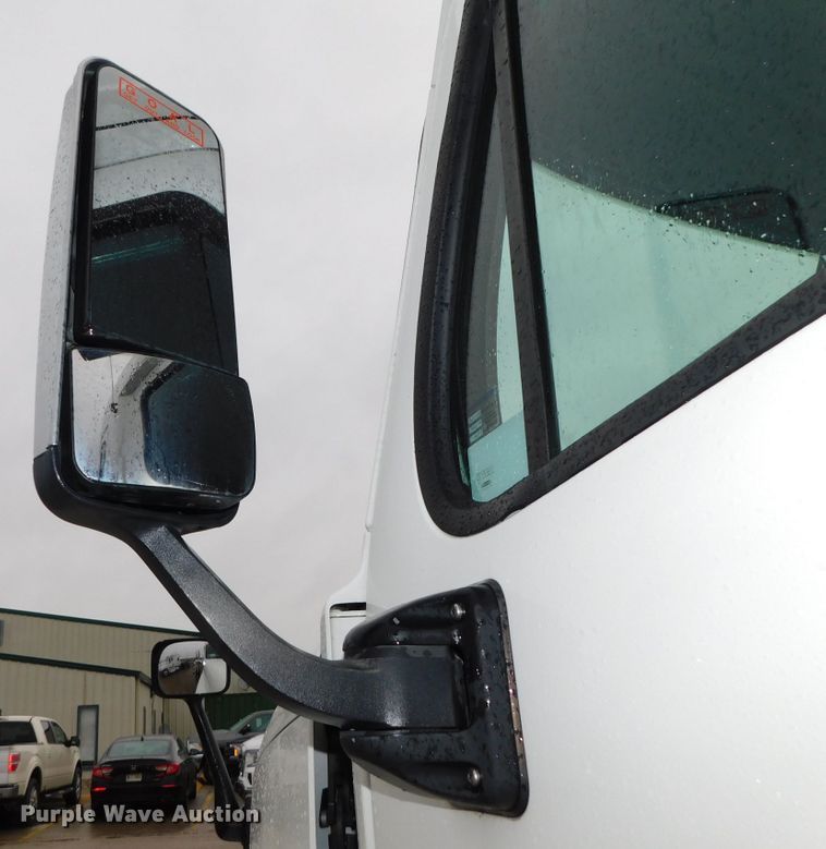 image for item DJ5927 2012 Freightliner Cascadia 125  semi truck