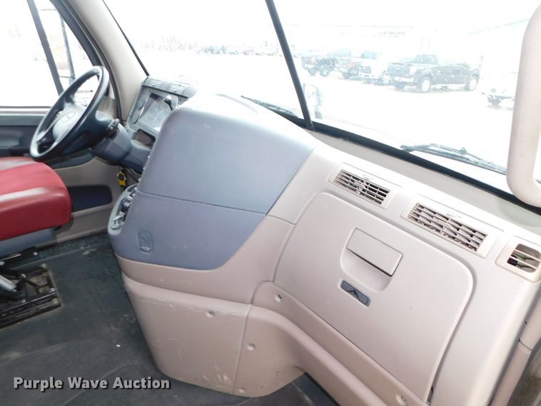 image for item DJ5927 2012 Freightliner Cascadia 125  semi truck