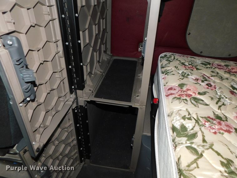 image for item DJ5927 2012 Freightliner Cascadia 125  semi truck