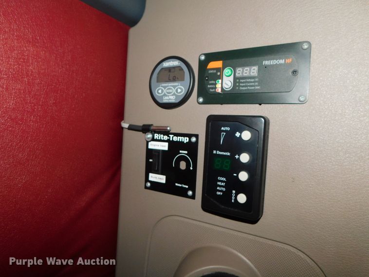 image for item DJ5927 2012 Freightliner Cascadia 125  semi truck