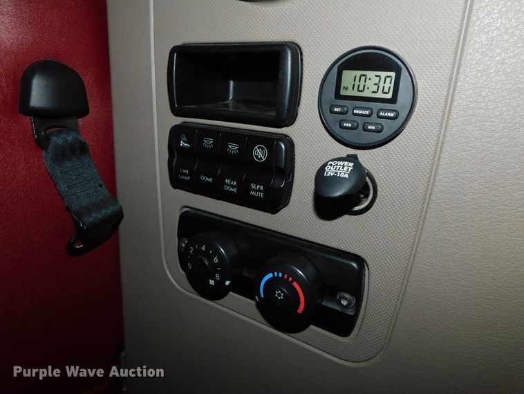 image for item DJ5927 2012 Freightliner Cascadia 125  semi truck