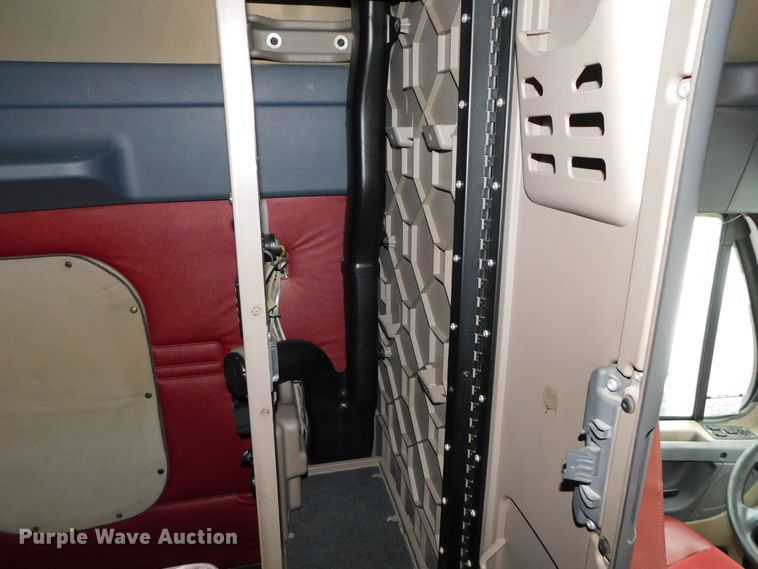 image for item DJ5927 2012 Freightliner Cascadia 125  semi truck