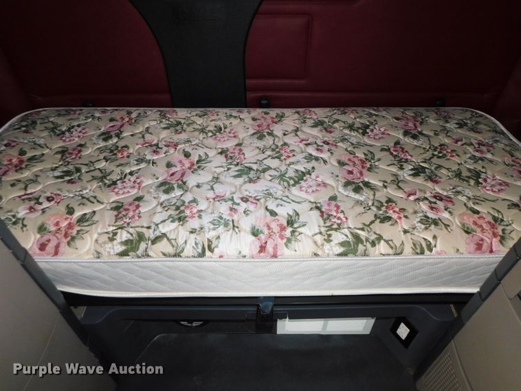 image for item DJ5927 2012 Freightliner Cascadia 125  semi truck