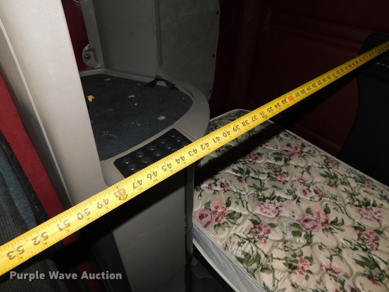 image for item DJ5927 2012 Freightliner Cascadia 125  semi truck