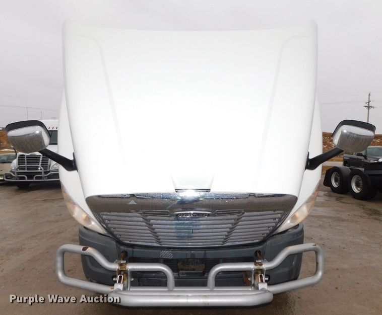 image for item DJ5927 2012 Freightliner Cascadia 125  semi truck