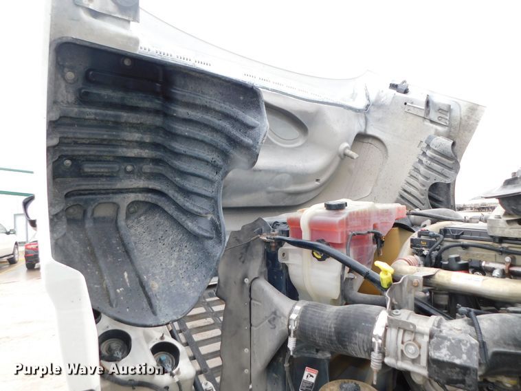 image for item DJ5927 2012 Freightliner Cascadia 125  semi truck