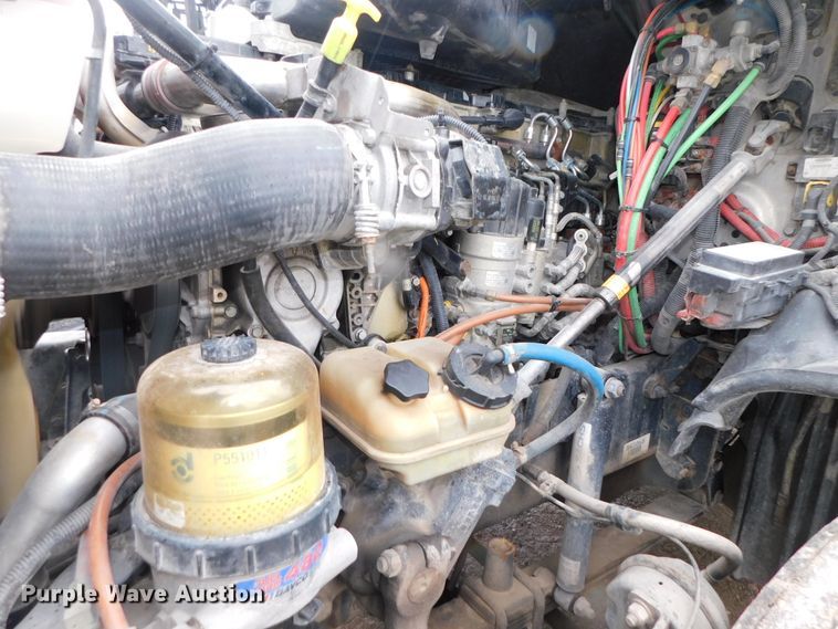 image for item DJ5927 2012 Freightliner Cascadia 125  semi truck