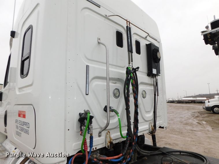 image for item DJ5927 2012 Freightliner Cascadia 125  semi truck