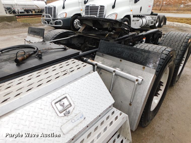 image for item DJ5927 2012 Freightliner Cascadia 125  semi truck