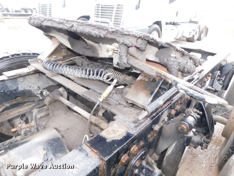 image for item DJ5927 2012 Freightliner Cascadia 125  semi truck