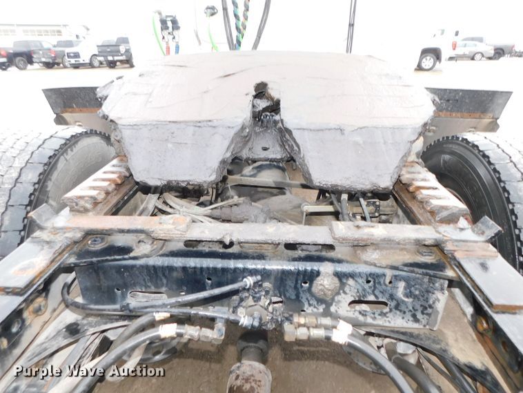 image for item DJ5927 2012 Freightliner Cascadia 125  semi truck