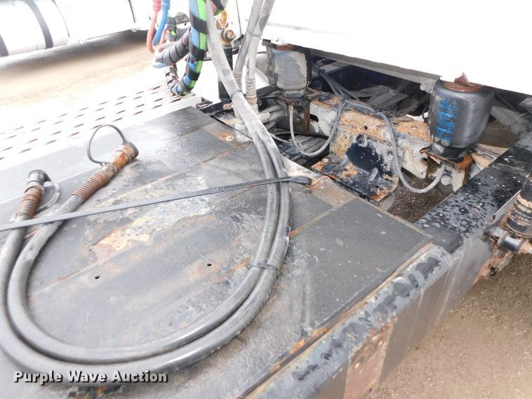 image for item DJ5927 2012 Freightliner Cascadia 125  semi truck