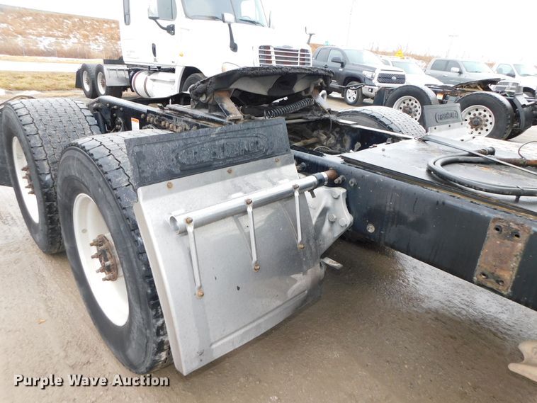 image for item DJ5927 2012 Freightliner Cascadia 125  semi truck