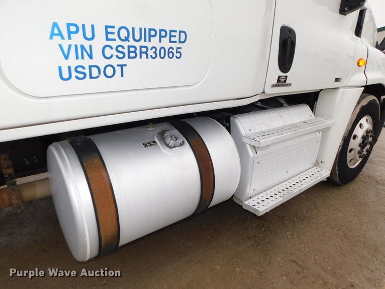 image for item DJ5927 2012 Freightliner Cascadia 125  semi truck