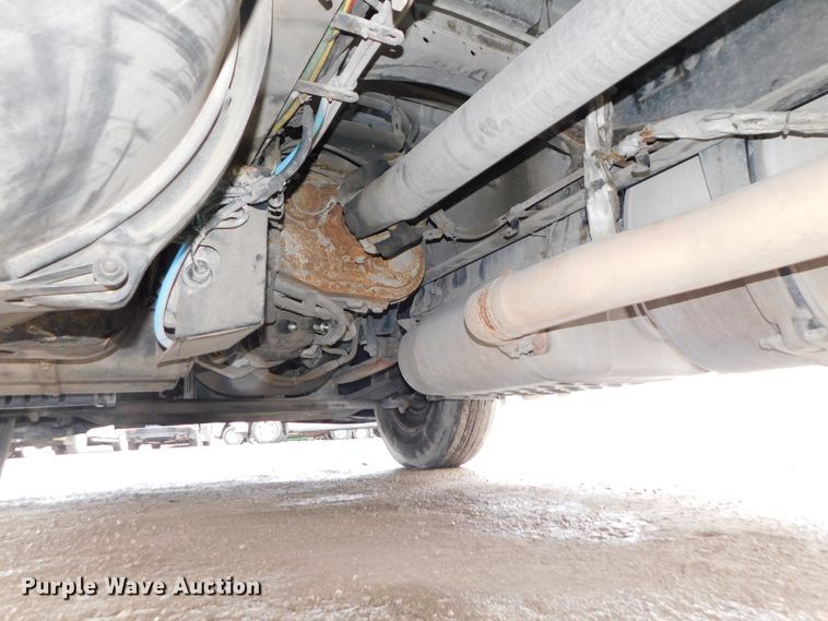 image for item DJ5927 2012 Freightliner Cascadia 125  semi truck