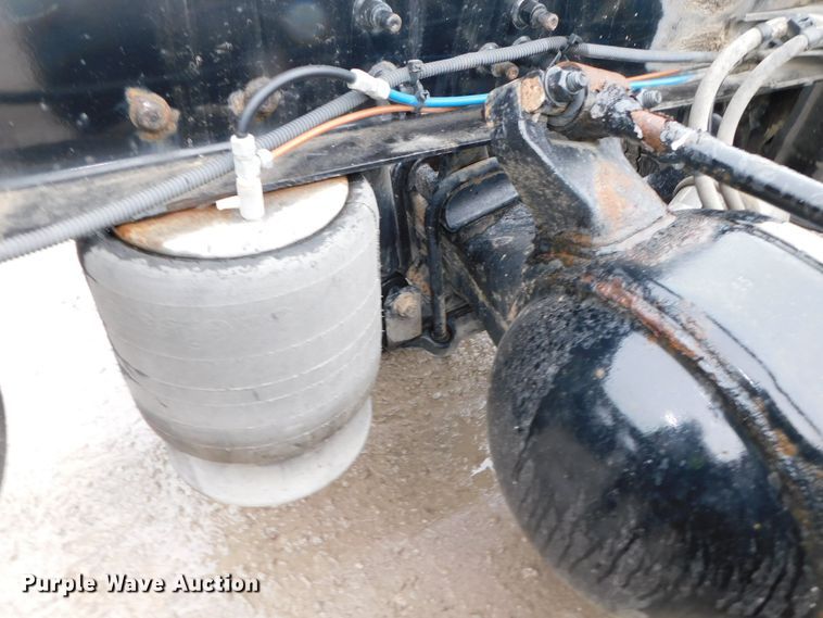 image for item DJ5927 2012 Freightliner Cascadia 125  semi truck