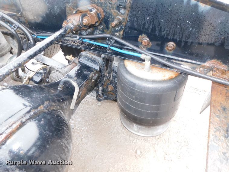 image for item DJ5927 2012 Freightliner Cascadia 125  semi truck