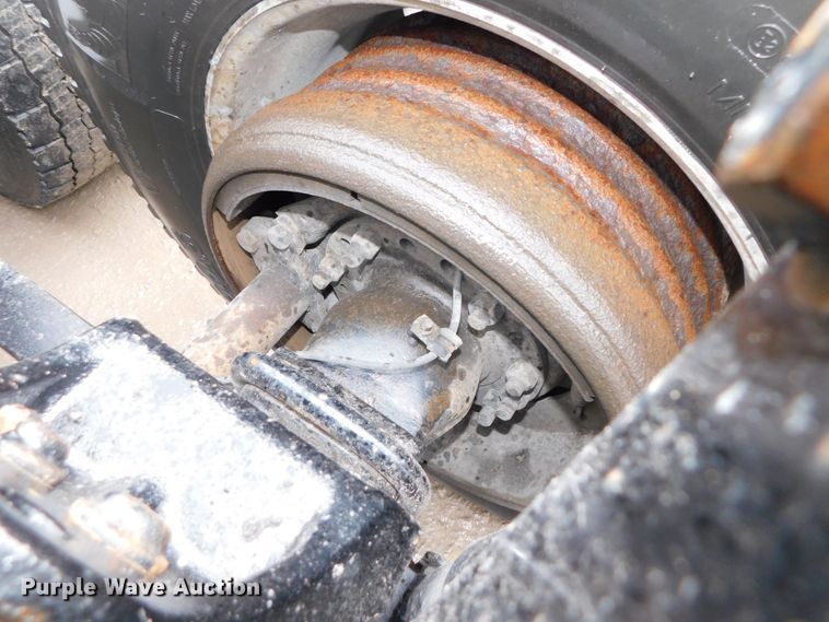 image for item DJ5927 2012 Freightliner Cascadia 125  semi truck