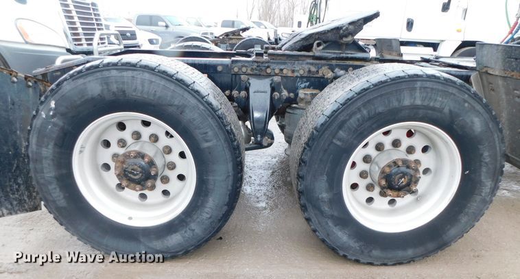 image for item DJ5927 2012 Freightliner Cascadia 125  semi truck