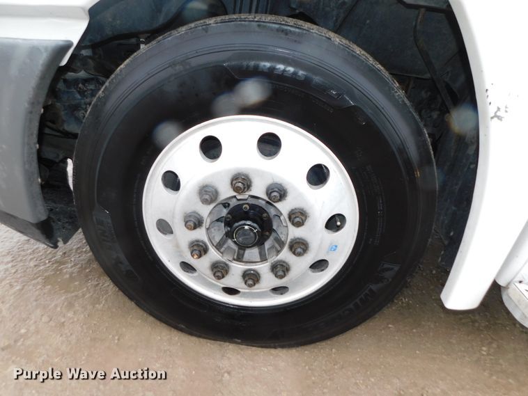 image for item DJ5927 2012 Freightliner Cascadia 125  semi truck