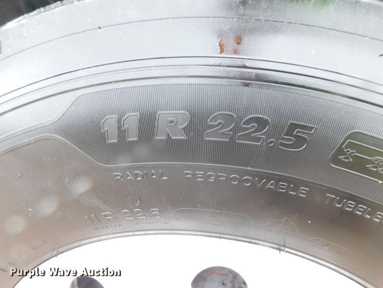 image for item DJ5927 2012 Freightliner Cascadia 125  semi truck