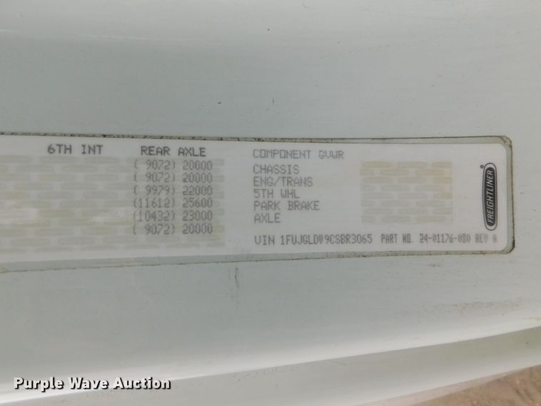 image for item DJ5927 2012 Freightliner Cascadia 125  semi truck